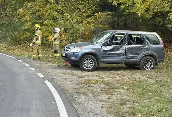 Kolizja ciężarówki z autem osobowym w Olchowcu — akcja służb