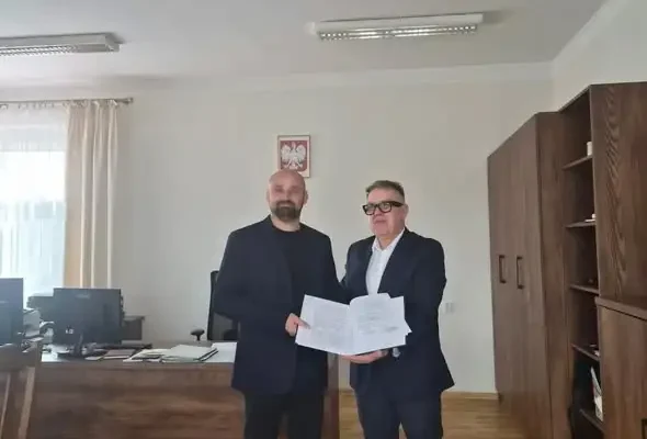 Izbica: podpisano umowę na adaptację byłej szkoły na mieszkania