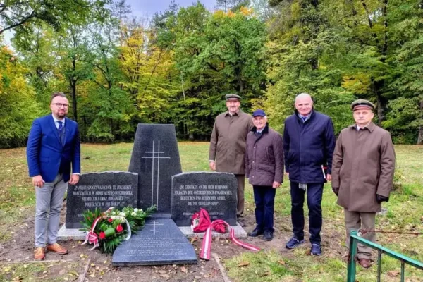 Hołd dla żołnierzy I wojny światowej w Lasach Państwowych pod Łopiennikiem Górnym