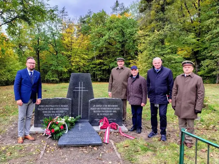 Hołd dla żołnierzy I wojny światowej w Lasach Państwowych pod Łopiennikiem Górnym