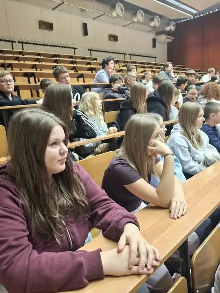 Chemia bez nudy: uczniowie z Siennicy Różanej odkrywali magię eksperymentów na UMCS
