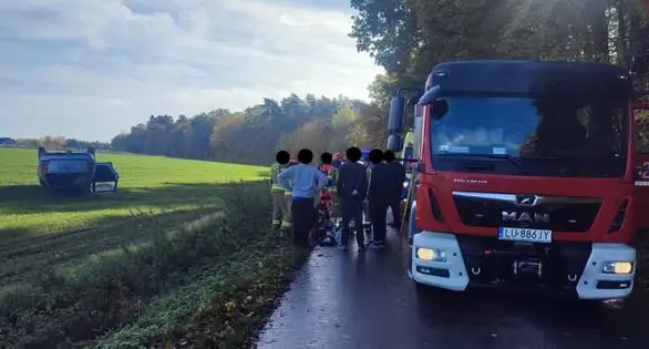 Dachowanie w Niemienicach Kolonii – cztery osoby w szpitalu