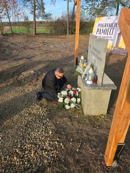 Tarnogóra-Kolonia: hołd poległym i nowe krzyże na cmentarzu wojennym
